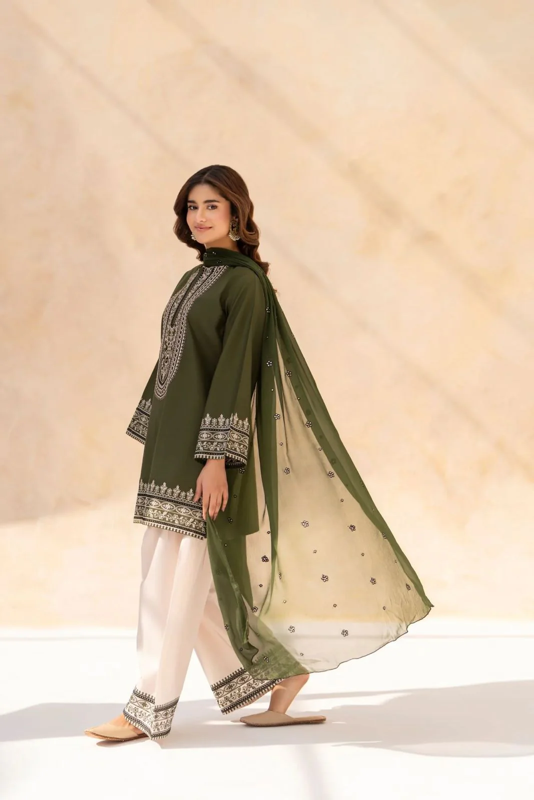Hoorain 3PC Stitched Dress - Image 3