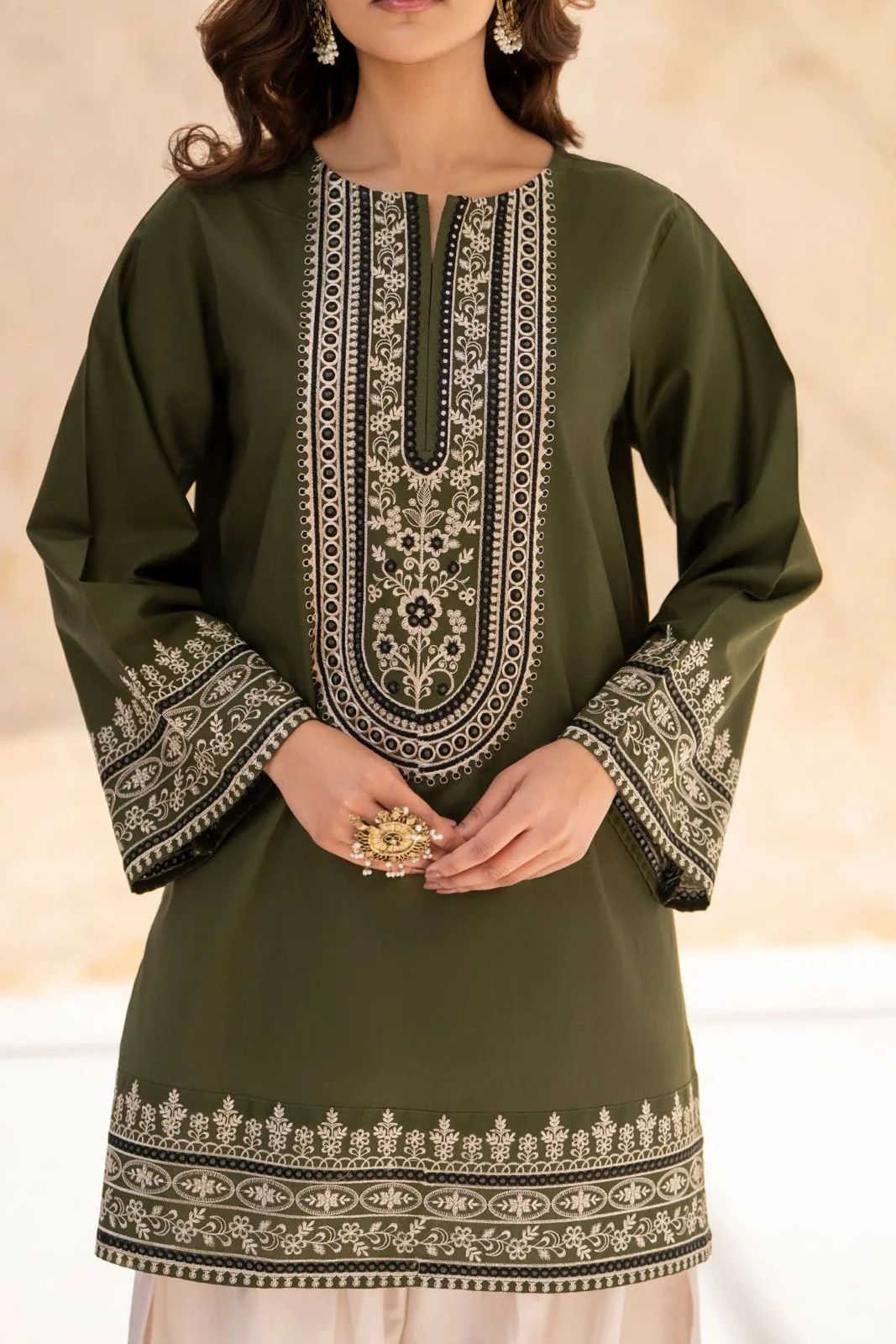 Hoorain 3PC Stitched Dress - Image 4