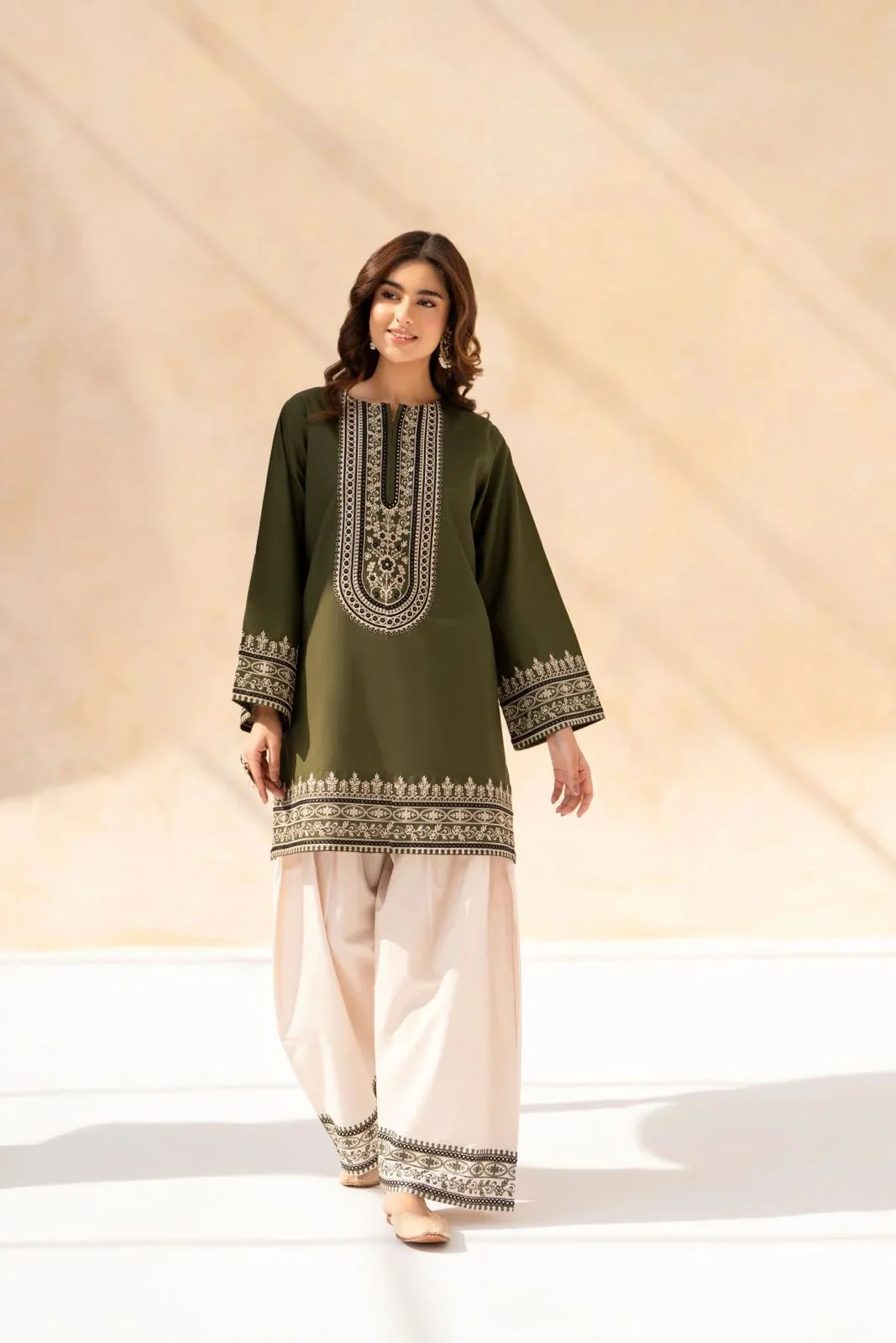 Hoorain 3PC Stitched Dress - Image 5