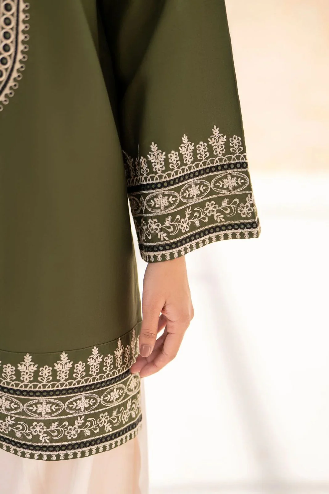 Hoorain 3PC Stitched Dress - Image 7