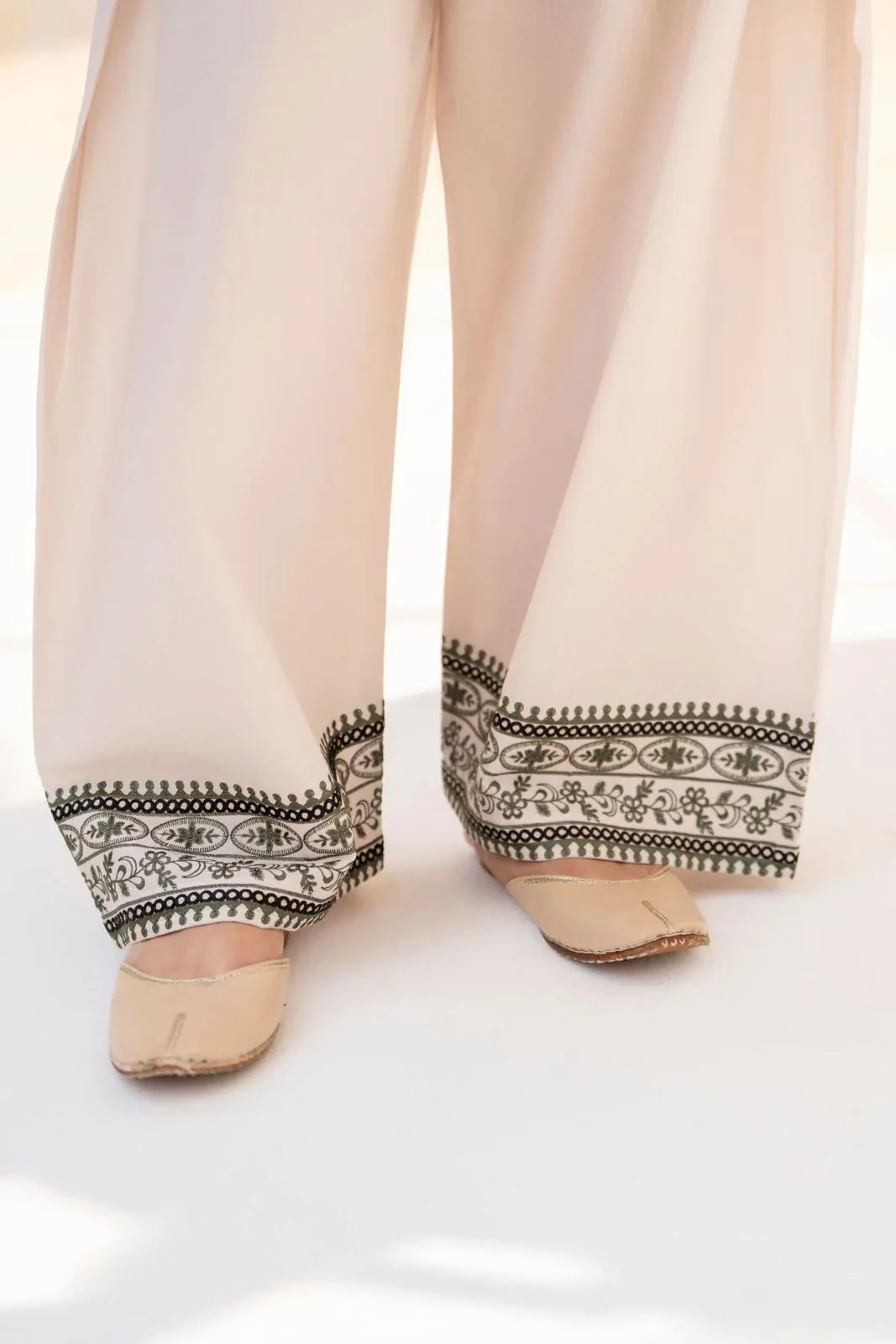 Hoorain 3PC Stitched Dress - Image 9