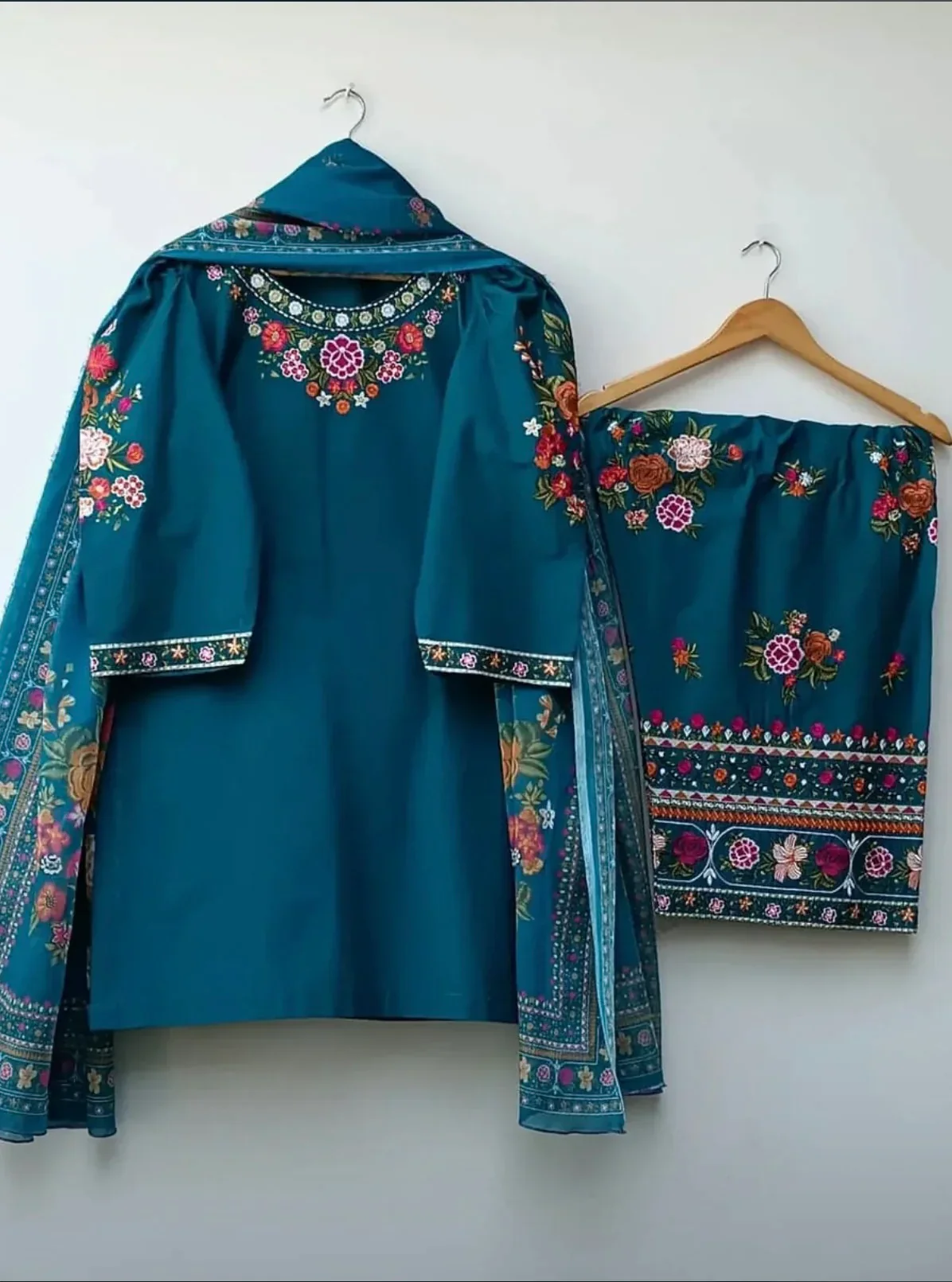 Maysuri 3pcs lawn duppata - Image 3