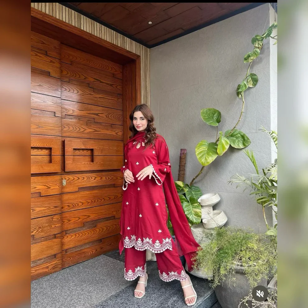 Red Rose Three Piece - Image 3